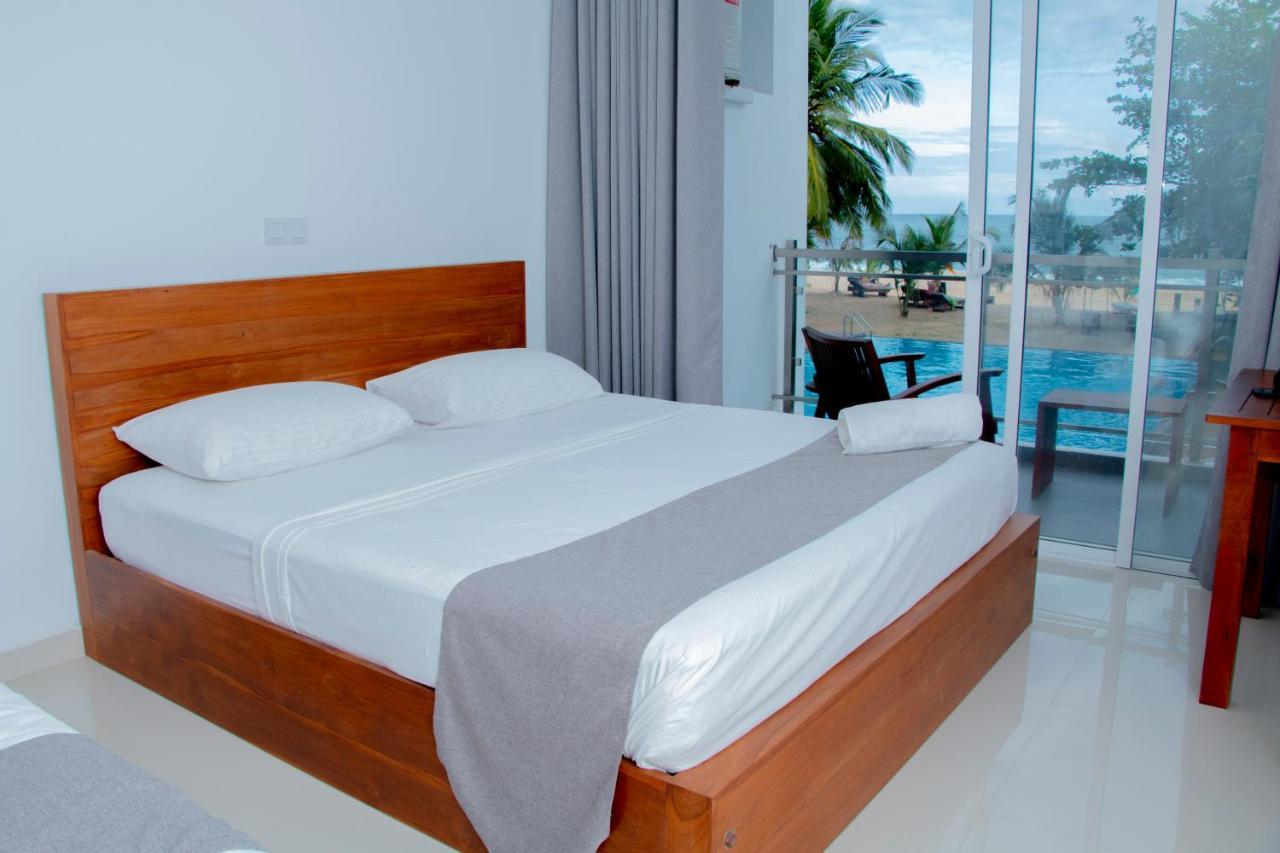Marakolliya Beach Resort Тангале Екстериор снимка