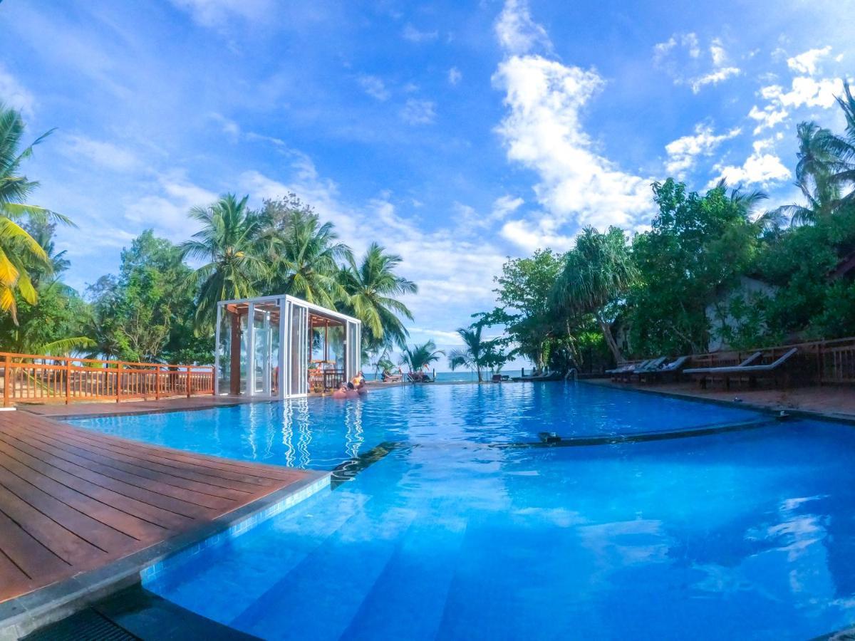 Marakolliya Beach Resort Тангале Екстериор снимка