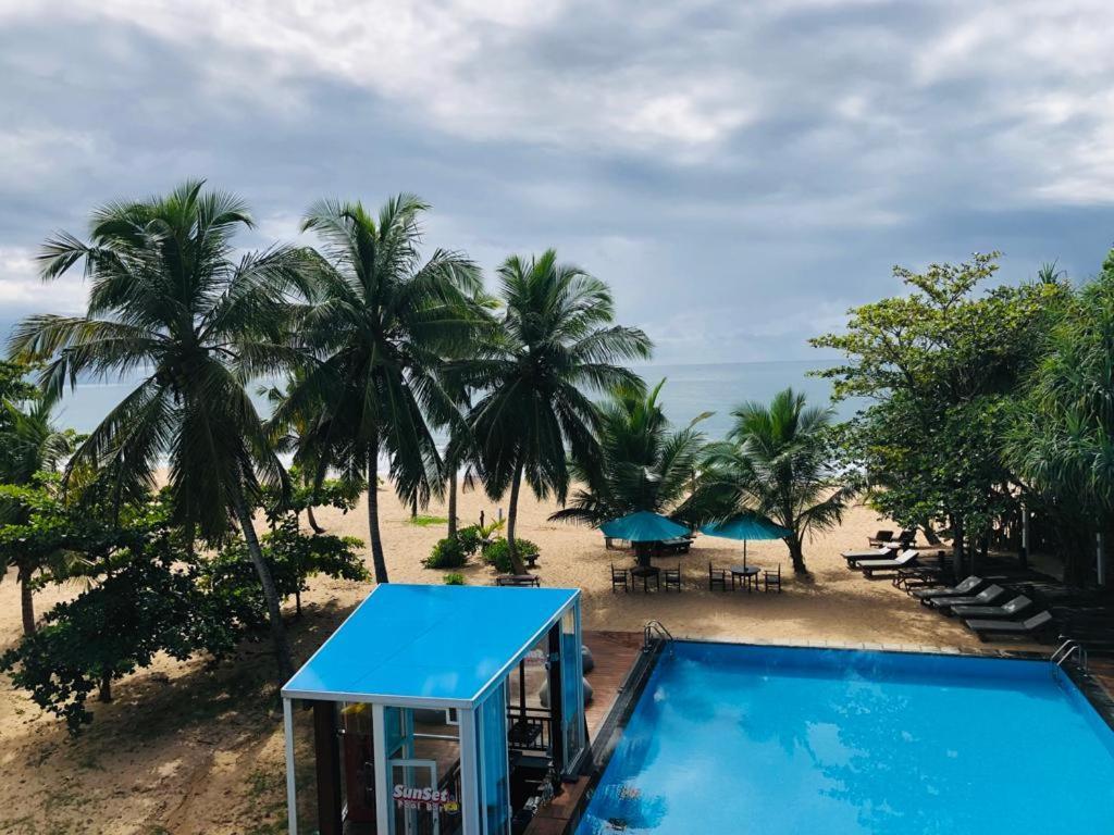 Marakolliya Beach Resort Тангале Екстериор снимка
