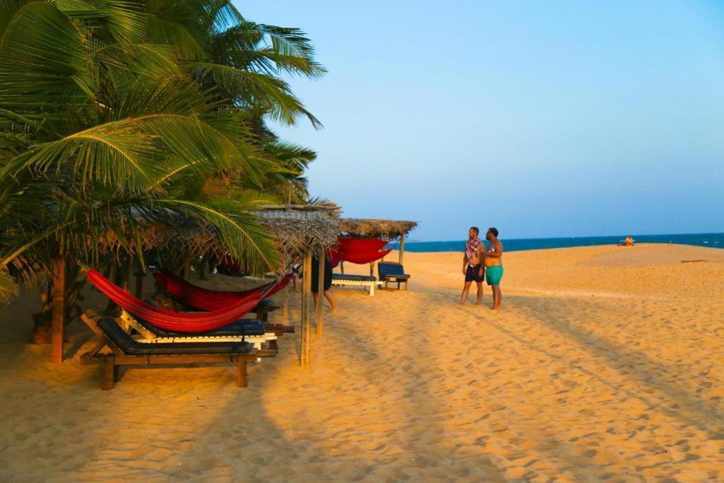 Marakolliya Beach Resort Тангале Екстериор снимка